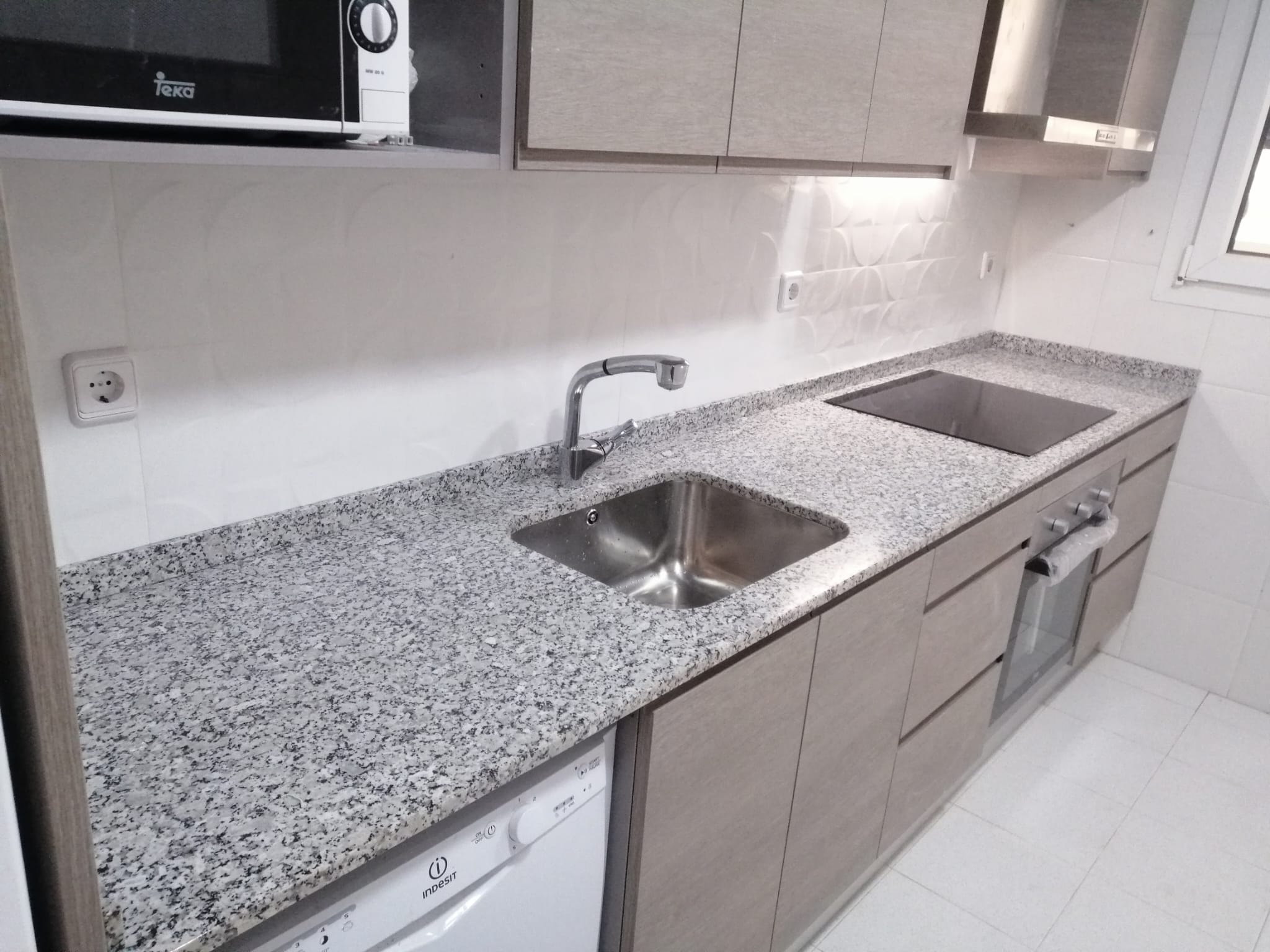 Cocina totalmente equipada tras reforma de Reformas Yafra